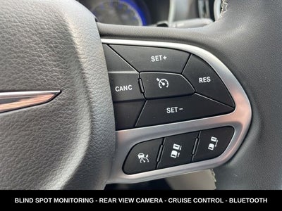 2023 Chrysler Pacifica Touring L HEATED SEATS & STEERING WHEEL