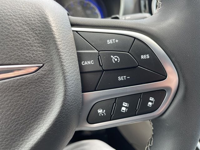 2023 Chrysler Pacifica Touring L HEATED SEATS & STEERING WHEEL