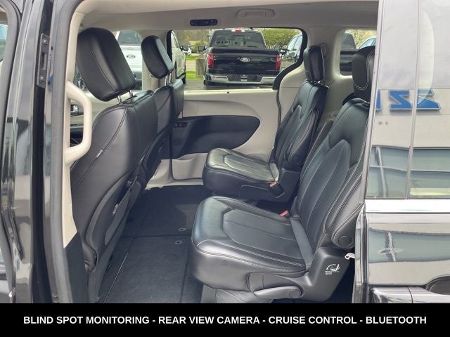 2023 Chrysler Pacifica Touring L HEATED SEATS & STEERING WHEEL