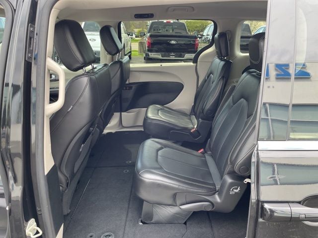 2023 Chrysler Pacifica Touring L HEATED SEATS & STEERING WHEEL