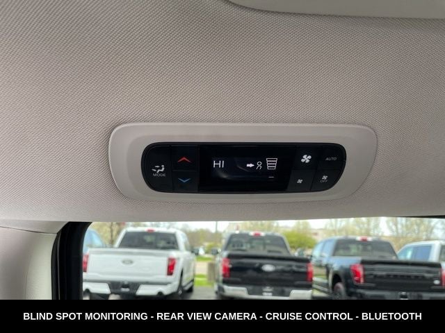 2023 Chrysler Pacifica Touring L HEATED SEATS & STEERING WHEEL