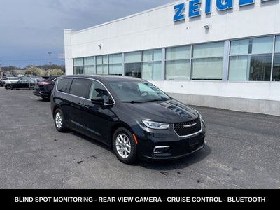 2023 Chrysler Pacifica Touring L HEATED SEATS & STEERING WHEEL