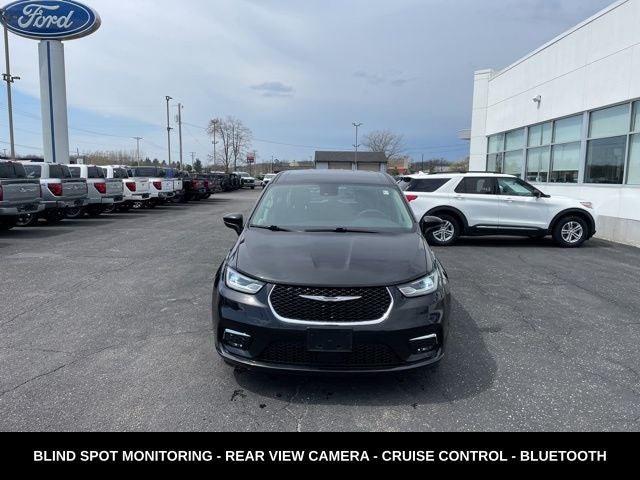 2023 Chrysler Pacifica Touring L HEATED SEATS & STEERING WHEEL