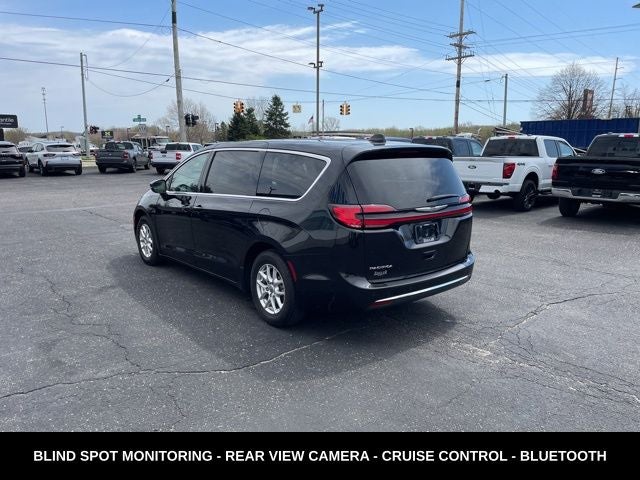 2023 Chrysler Pacifica Touring L HEATED SEATS & STEERING WHEEL