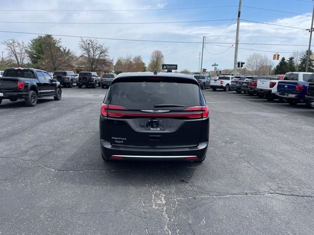 2023 Chrysler Pacifica Touring L HEATED SEATS & STEERING WHEEL