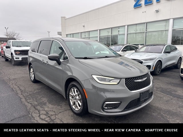 2023 Chrysler Pacifica Touring L STOW N GO SEATING