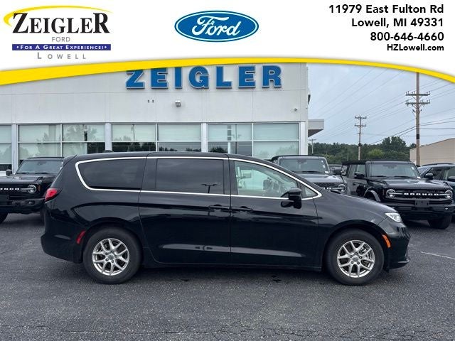 2024 Chrysler Pacifica Touring L STOW N GO SEATING