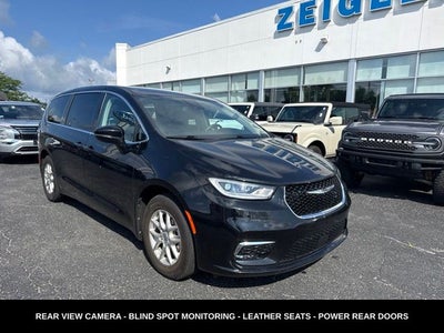 2024 Chrysler Pacifica Touring L STOW N GO SEATING