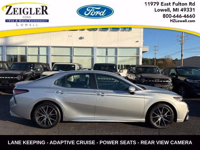 2022 Toyota Camry SE LOW MILEAGE LOCAL TRADE