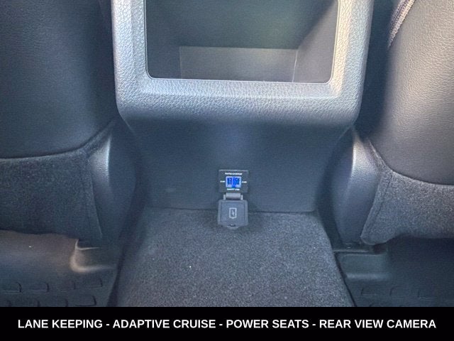 2022 Toyota Camry SE LOW MILEAGE LOCAL TRADE