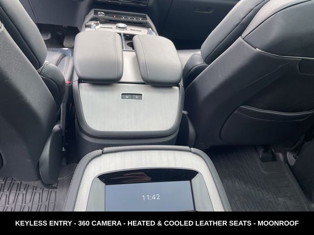 2025 Lincoln Navigator Reserve BLACKOUT PACKAGE