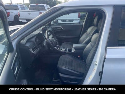 2024 Mitsubishi Outlander Base