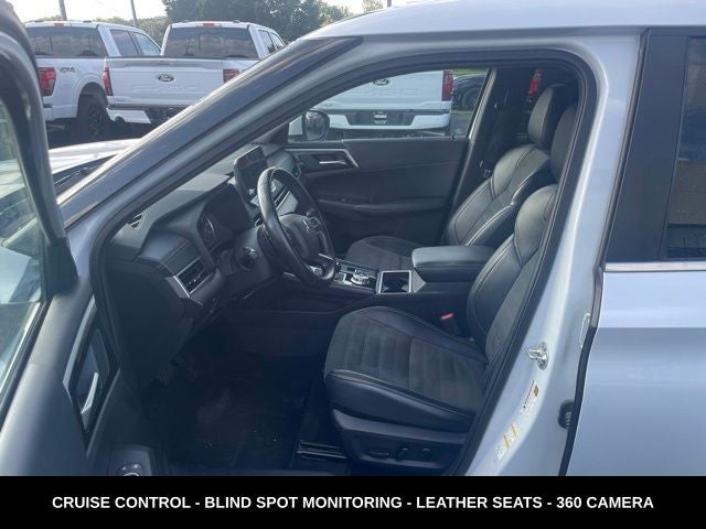 2024 Mitsubishi Outlander Base