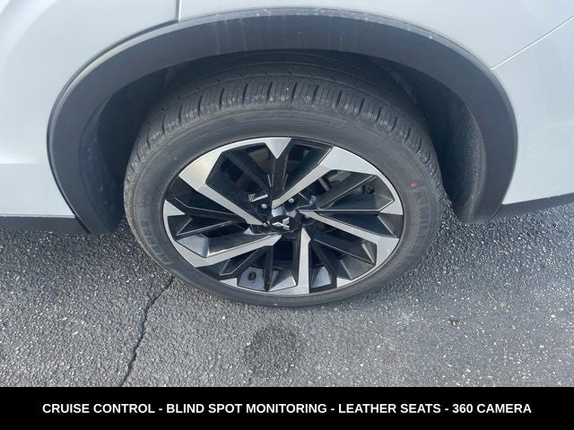 2024 Mitsubishi Outlander Base