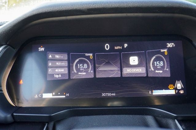 2023 Jeep Grand Cherokee Altitude ParkView Rear Back-Up Camera & Radio: Uconnect 5 w