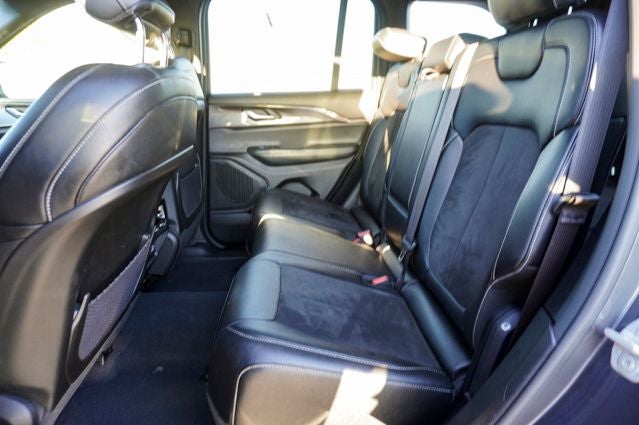 2023 Jeep Grand Cherokee Altitude ParkView Rear Back-Up Camera & Radio: Uconnect 5 w