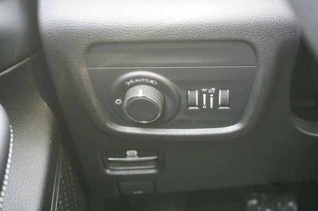 2023 Jeep Grand Cherokee Altitude X Power Sunroof & ParkView Rear Back-Up Camera