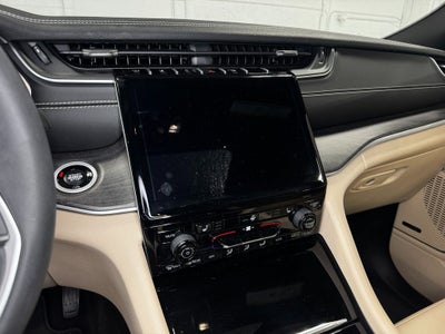 2024 Jeep Grand Cherokee Limited Dual-Pane Panoramic Sunroof