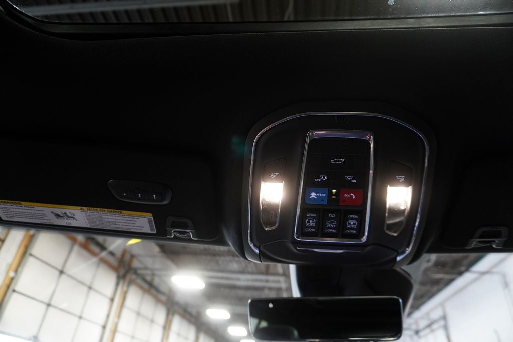 2024 Jeep Grand Cherokee Limited Navigation System & Dual-Pane Panoramic Sunroof