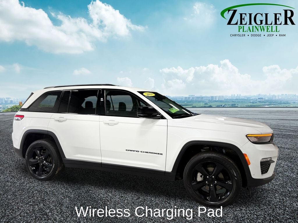2023 Jeep Grand Cherokee Limited Blackout Package with Navigation