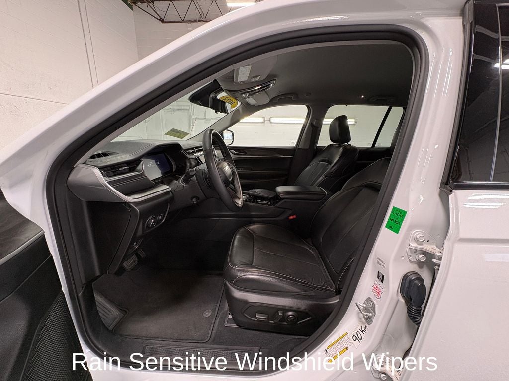 2023 Jeep Grand Cherokee Limited Blackout Package with Navigation