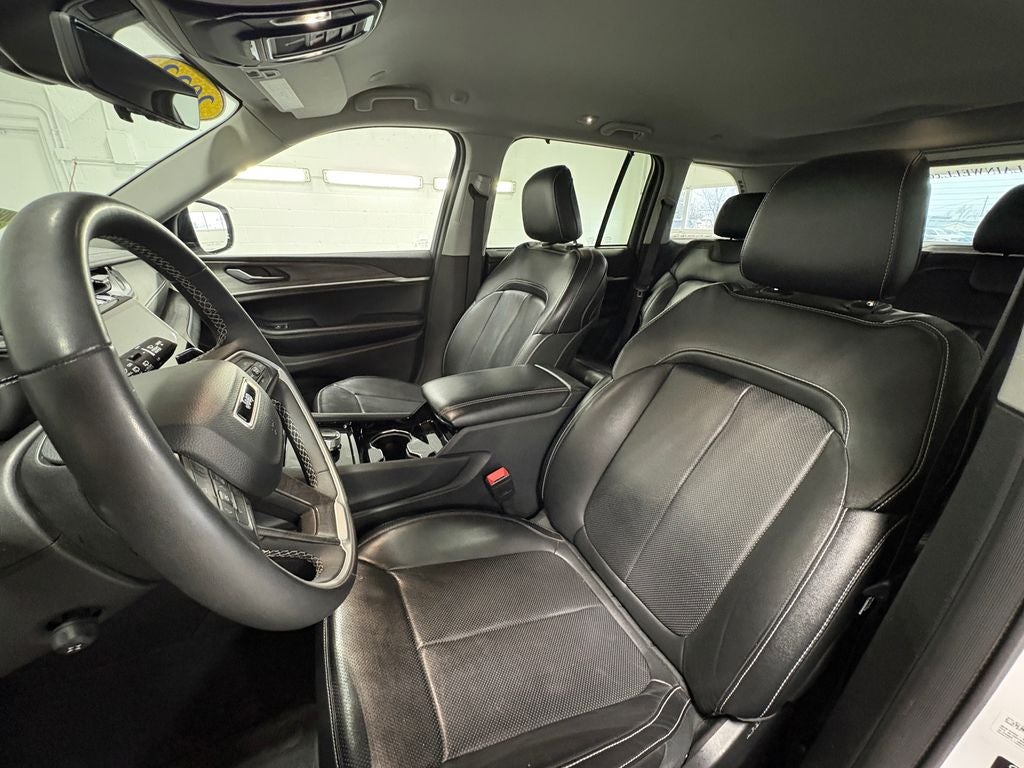 2023 Jeep Grand Cherokee Limited Blackout Package with Navigation