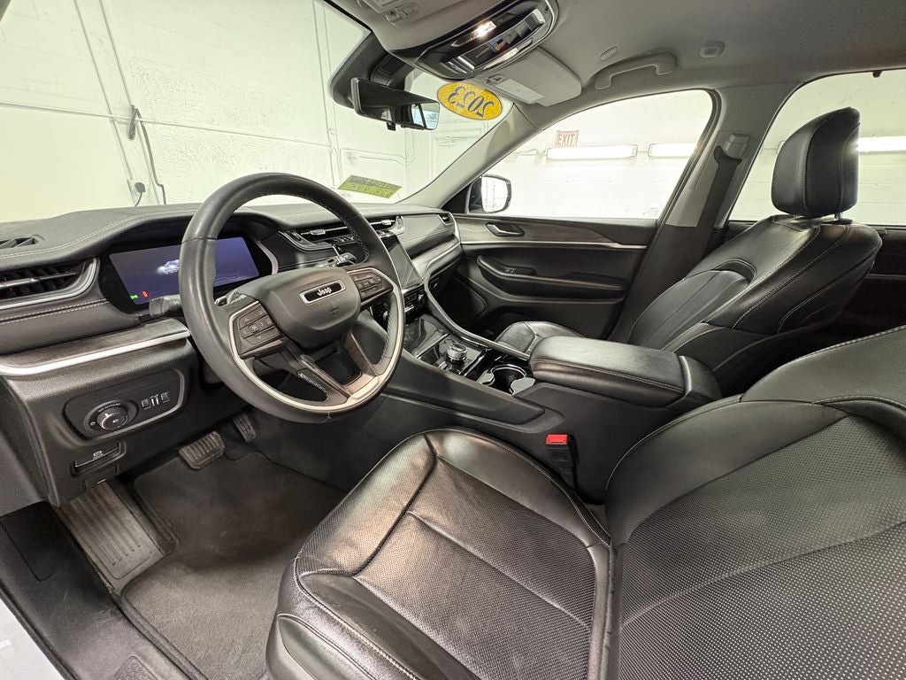 2023 Jeep Grand Cherokee Limited Blackout Package with Navigation