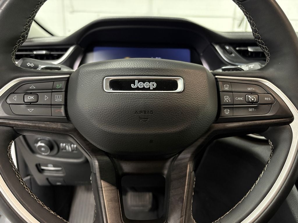 2023 Jeep Grand Cherokee Limited Blackout Package with Navigation