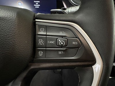 2023 Jeep Grand Cherokee Limited Blackout Package with Navigation