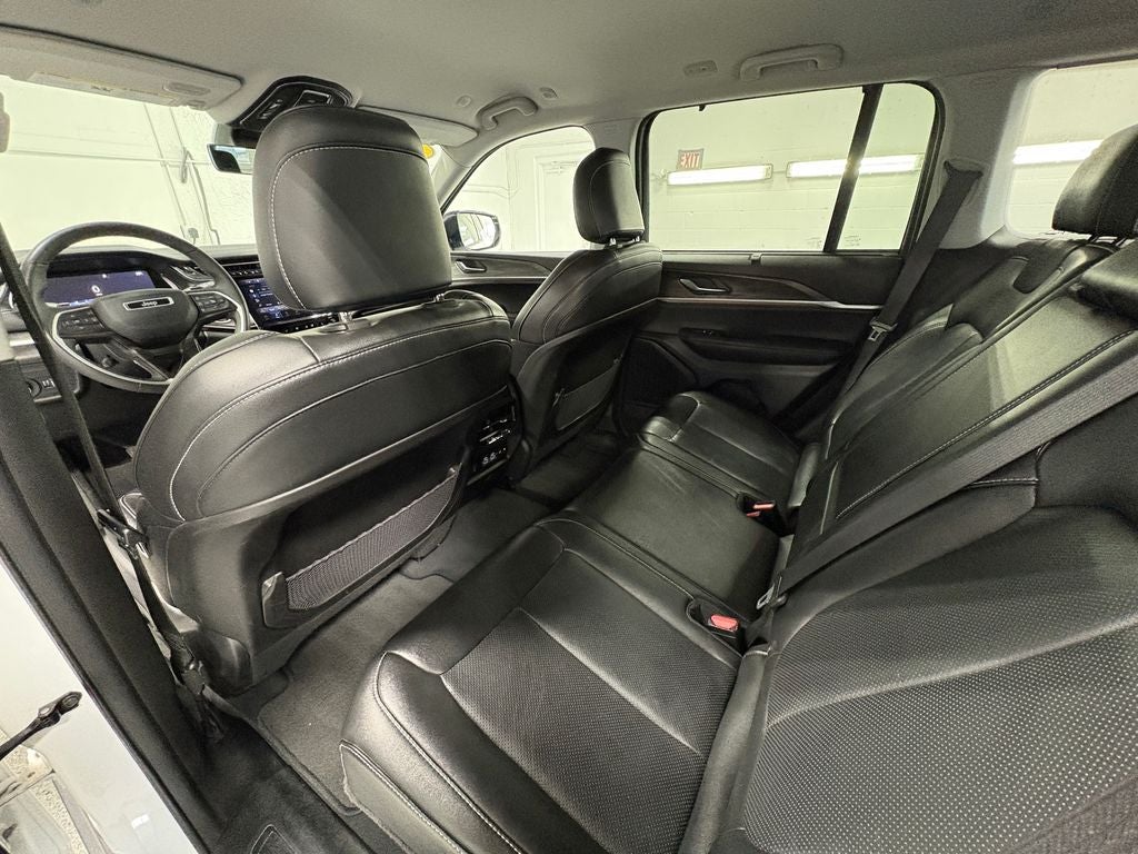 2023 Jeep Grand Cherokee Limited Blackout Package with Navigation