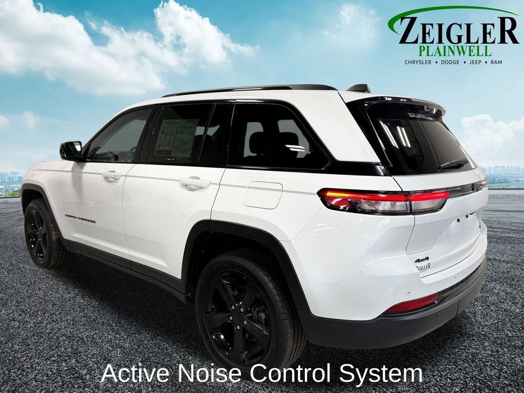 2023 Jeep Grand Cherokee Limited Blackout Package with Navigation