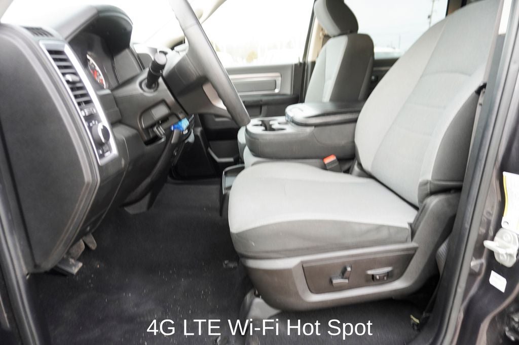 2023 RAM 1500 Classic SLT Apple CarPlay & ParkView Rear Back-Up Camera