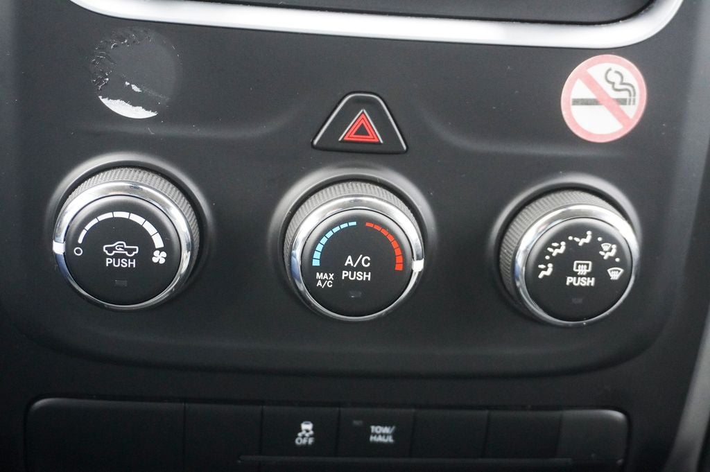 2023 RAM 1500 Classic SLT Apple CarPlay & ParkView Rear Back-Up Camera