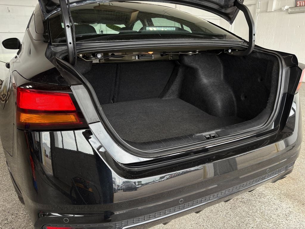 2025 Nissan Altima 2.5 SR Single Panel Moonroof