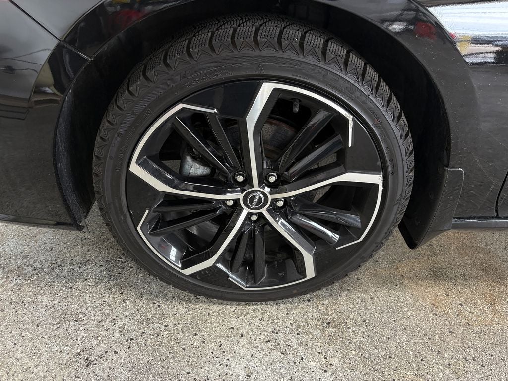 2025 Nissan Altima 2.5 SR Single Panel Moonroof