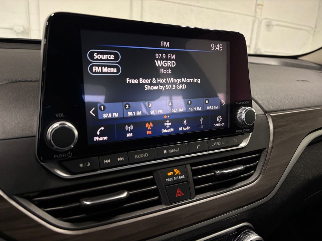 2024 Nissan Altima 2.5 SV NissanConnect featuring Apple CarPlay