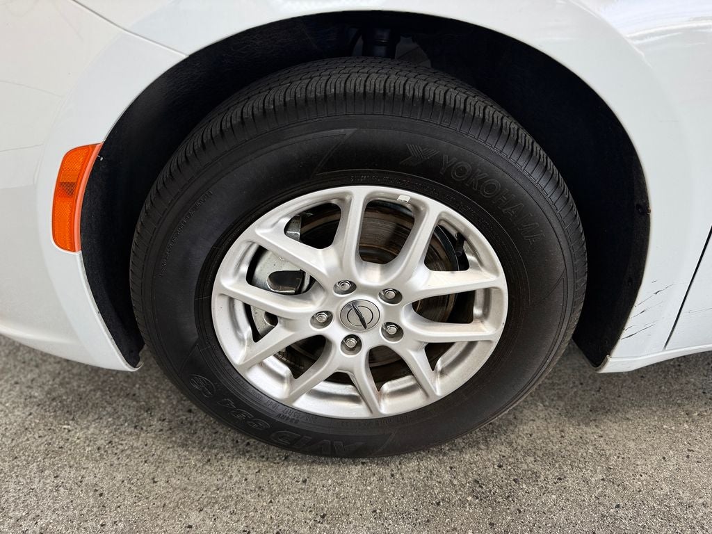 2024 Chrysler Pacifica Touring L Radio: Uconnect 5 w/10.1" Display