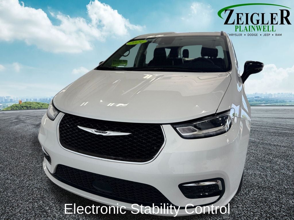 2024 Chrysler Pacifica Touring L Radio: Uconnect 5 w/10.1" Display