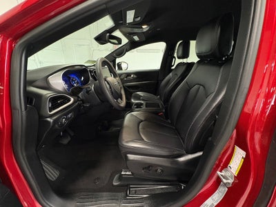 2025 Chrysler Pacifica Select Radio: Uconnect 5 with 10.1" Display