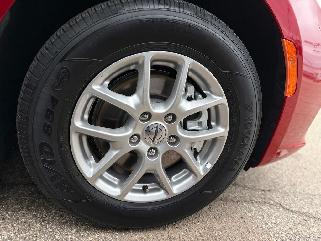 2025 Chrysler Pacifica Select Radio: Uconnect 5 with 10.1" Display