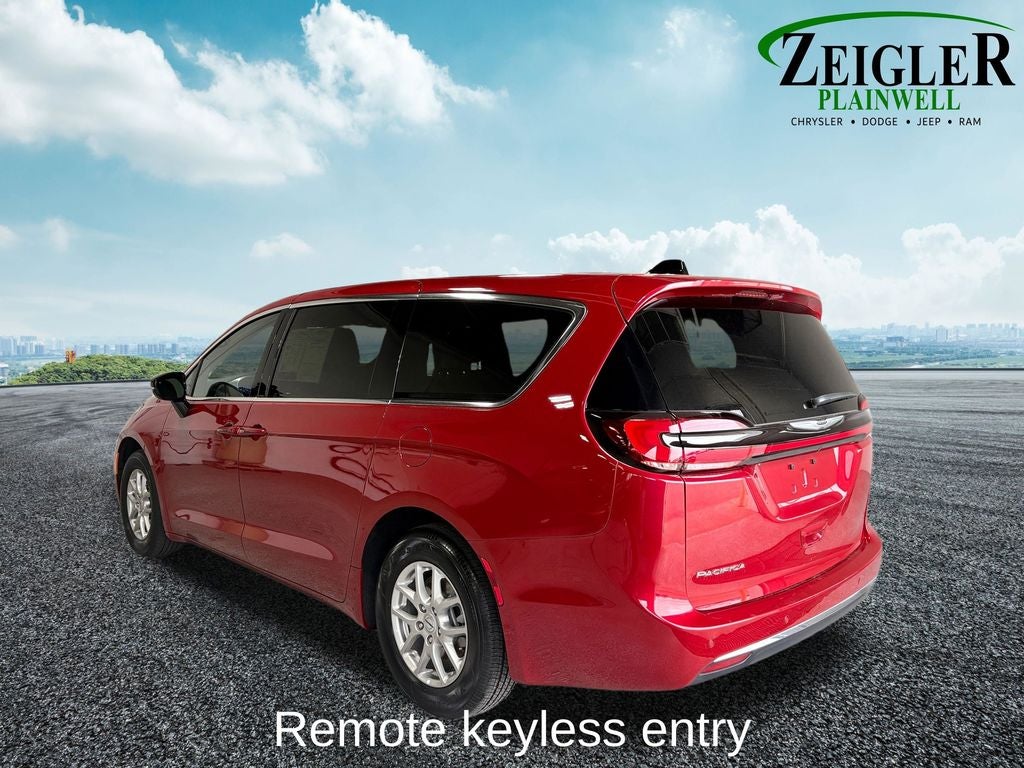 2025 Chrysler Pacifica Select Radio: Uconnect 5 with 10.1" Display