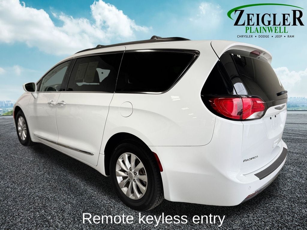 2017 Chrysler Pacifica Touring L 3rd row seat