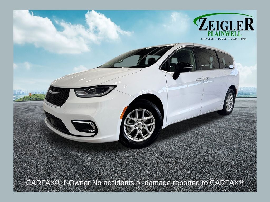 2023 Chrysler Pacifica Touring L Radio: Uconnect 5 w/10.1" Display