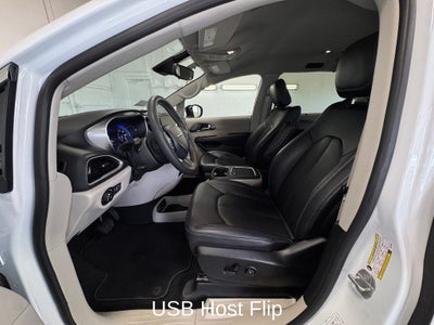 2023 Chrysler Pacifica Touring L Radio: Uconnect 5 w/10.1" Display