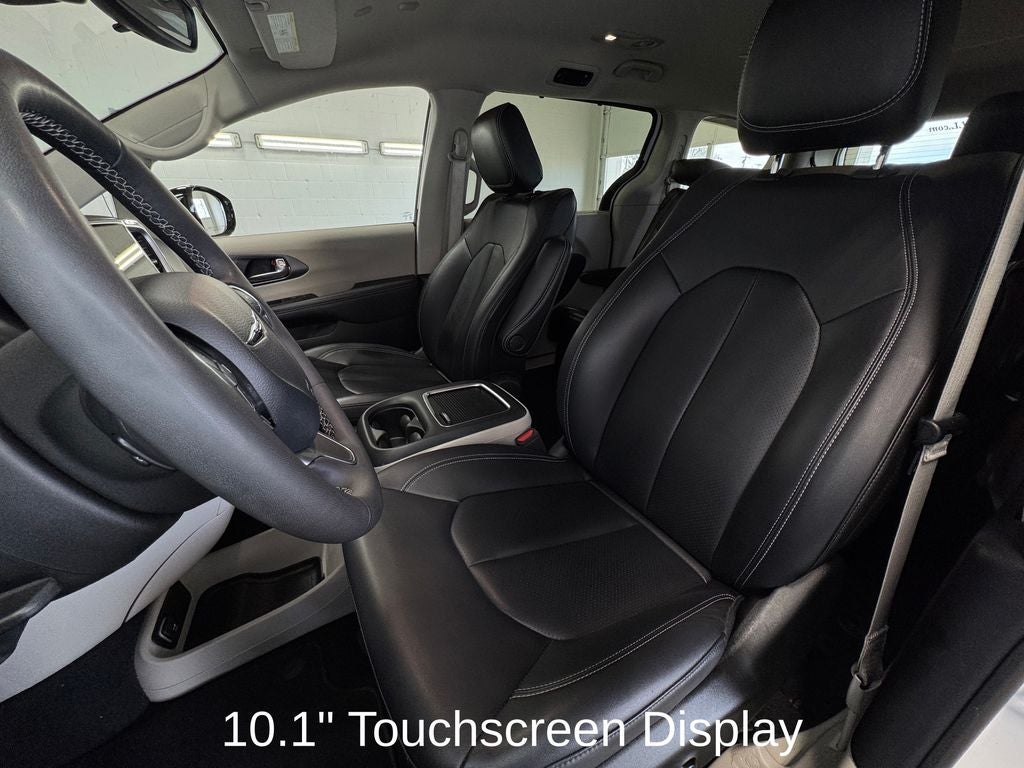 2023 Chrysler Pacifica Touring L Radio: Uconnect 5 w/10.1" Display