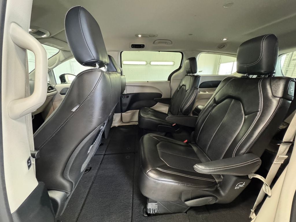 2023 Chrysler Pacifica Touring L Radio: Uconnect 5 w/10.1" Display
