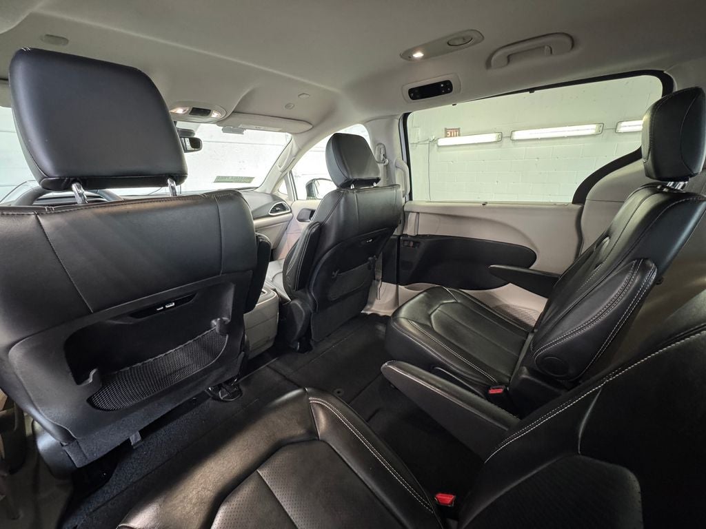 2023 Chrysler Pacifica Touring L Radio: Uconnect 5 w/10.1" Display
