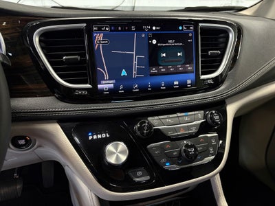 2024 Chrysler Pacifica Limited Power moonroof