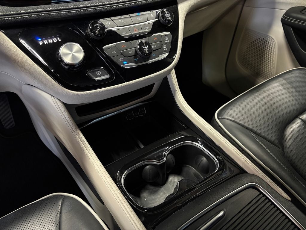 2024 Chrysler Pacifica Limited Power moonroof