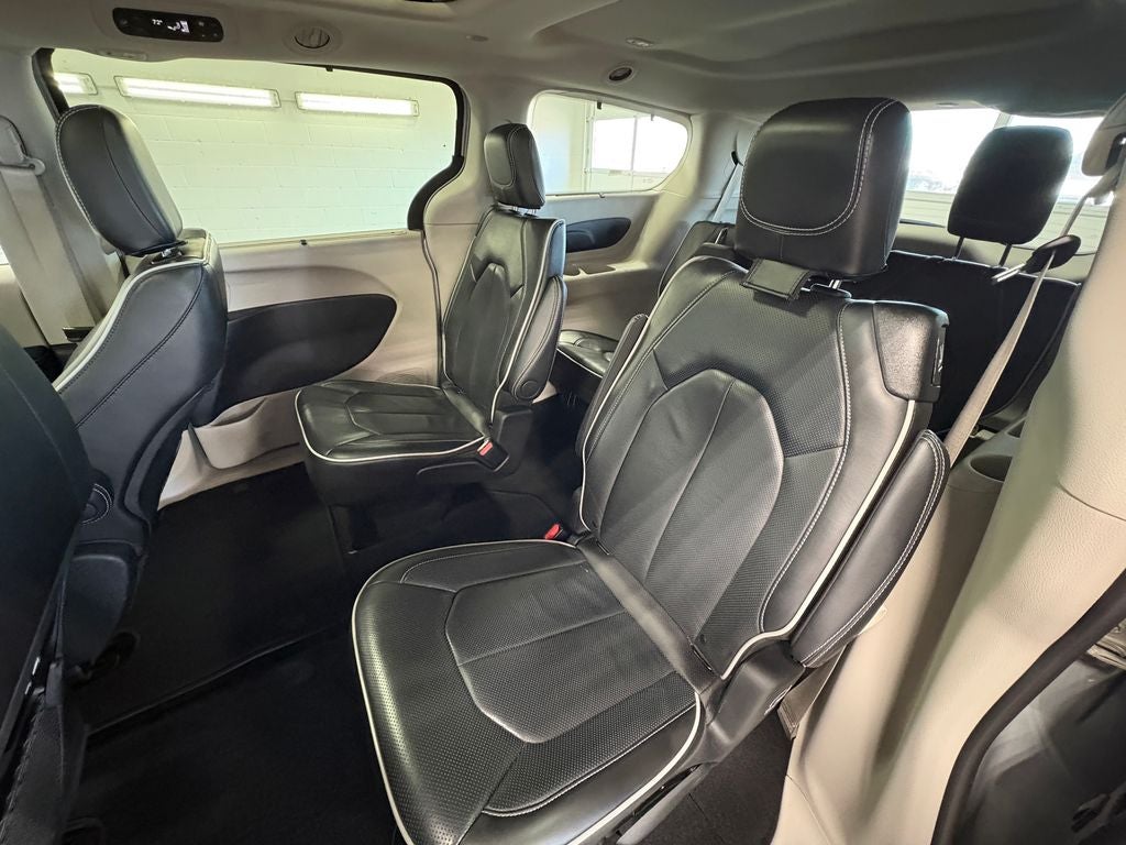 2024 Chrysler Pacifica Limited Power moonroof